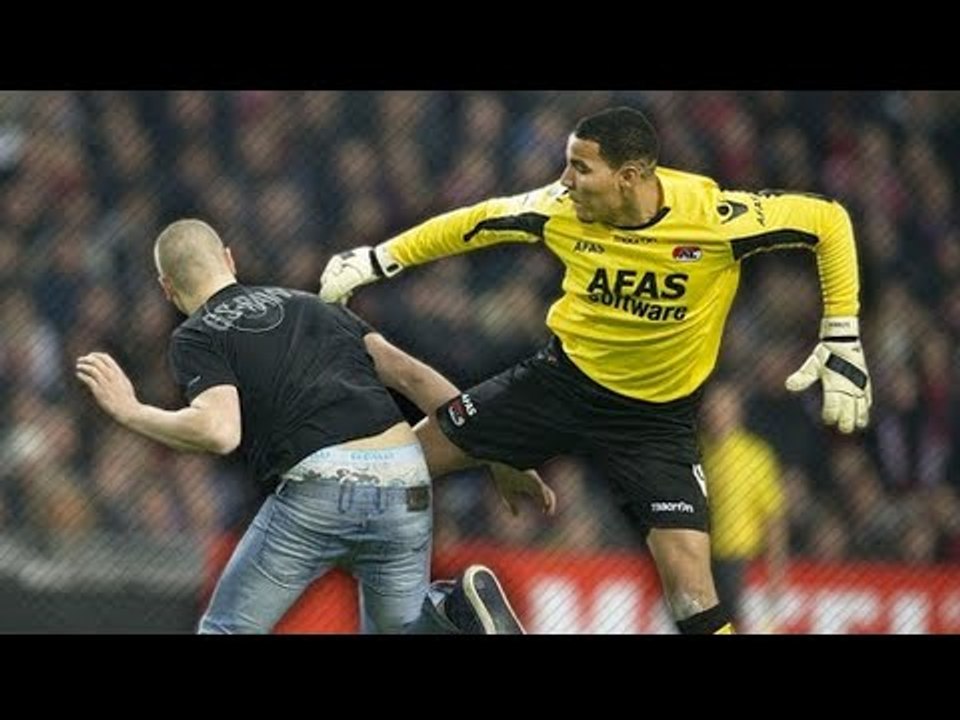 Драки в футболе БОЛЕЛЬЩИКИ против ФУТБОЛИСТОВ  The fights in the football FANS against FOOTBALLERS