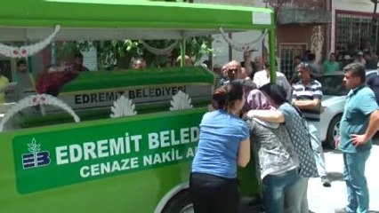 Boşandığı Eşi Tarafından Bıçaklandığı İddia Edilen Kadın Toprağa Verildi