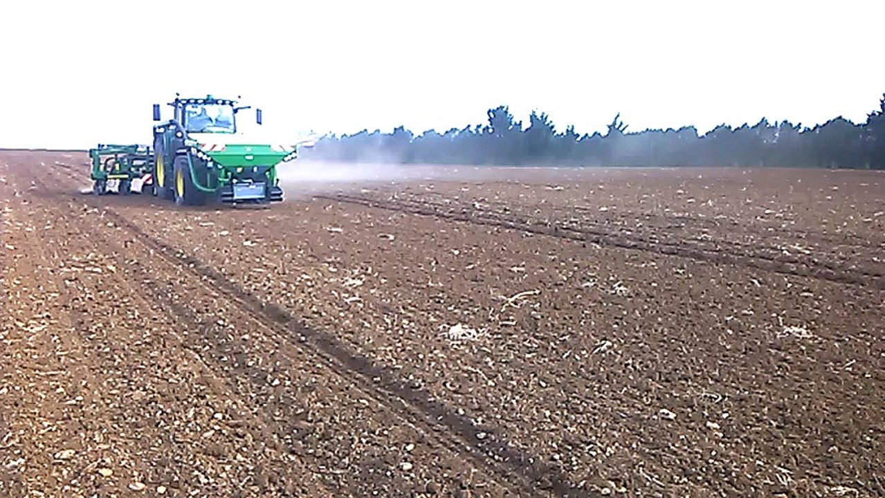 Semoir à maïs John Deere Exactemerge 1725NT et trémie frontale FT1800