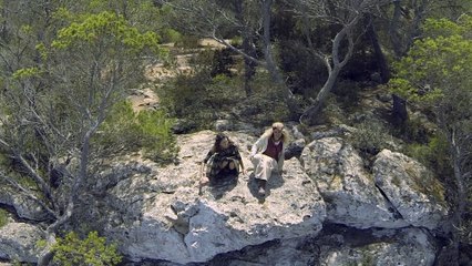 Tráiler película Los Crímenes del Día de Todos los Santos", codirigida por Héctor Escandell y Vicente Torres