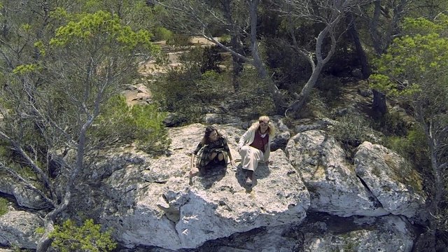 Tráiler película Los Crímenes del Día de Todos los Santos , codirigida por Héctor Escandell y Vicente Torres