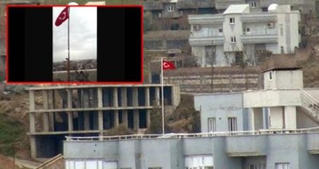 Nusaybin'de Teröristlerden Temizlenen Binaya Bayrak Dikildi