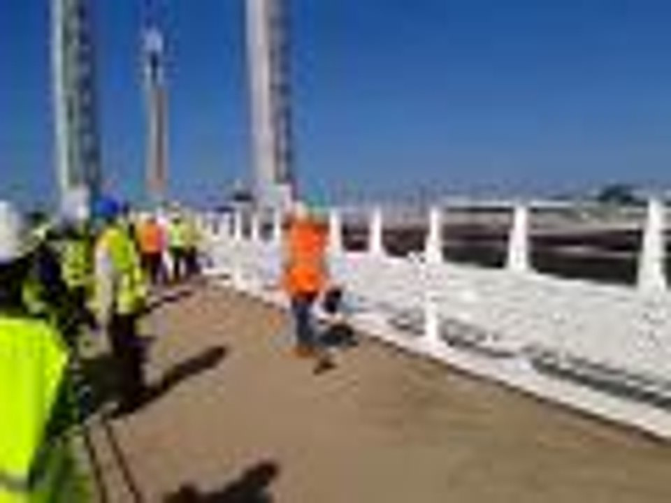Pont Bacalan-Bastide : la pose du tablier central vue du pont