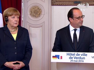 Hollande et Merkel célèbrent "l'esprit de Verdun"