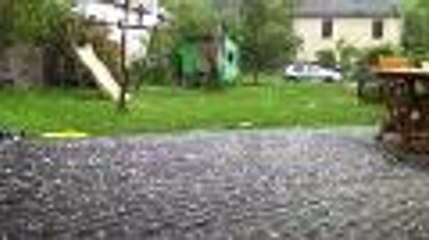 Spectaculaire averse de grêle dans le Béarn