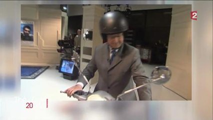 Quand François Hollande débarquait dans "Thé ou Café"... en scooter ! (Vidéo)
