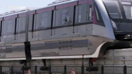 First China-developed maglev monorail train completes test run