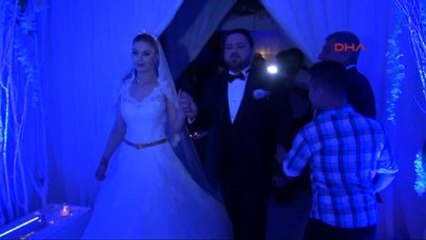 Gaziantep Belediye Başkanının Oğlunun Düğününde Dolar Yağmuru