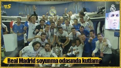 Real soyunma odasında kutlama