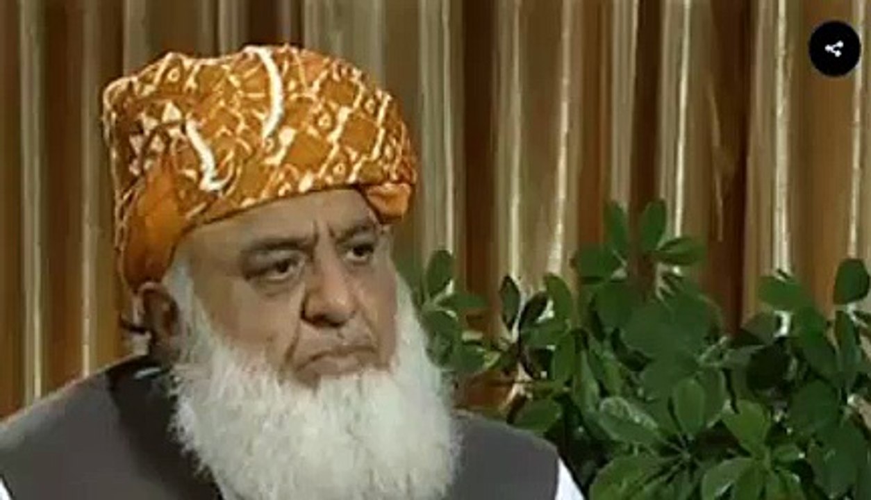 watch how  shamelessly Maulana Fazal ur Rehman Defending Pm Nawaz in reply to Saleem Safi