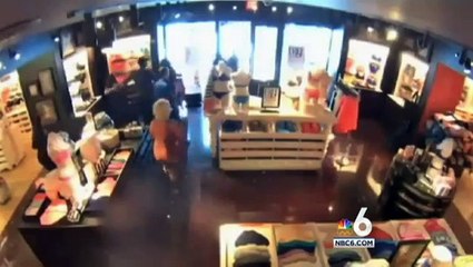 5 Florida Women Beat Up A Victorias Secret Employee For Trying To Stop An Armed Robbery  New Video