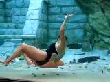 Brave Girl holds breath underwater - Awesome Trick
