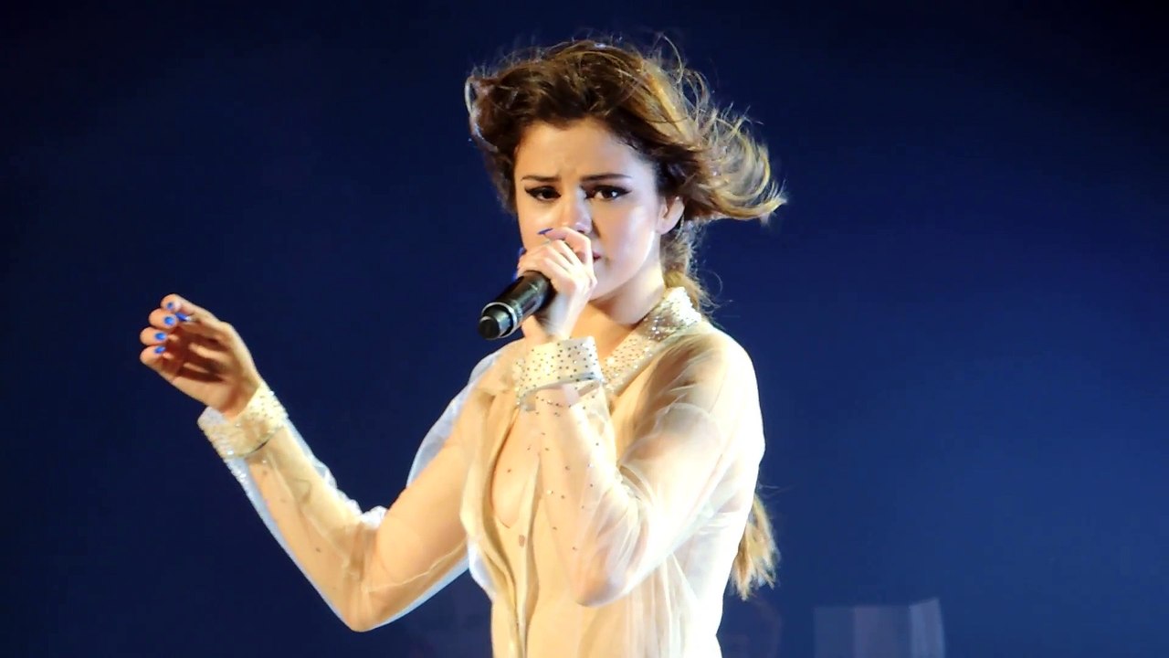 Selena's Reaction to fan project in Montreal May 26, 2016