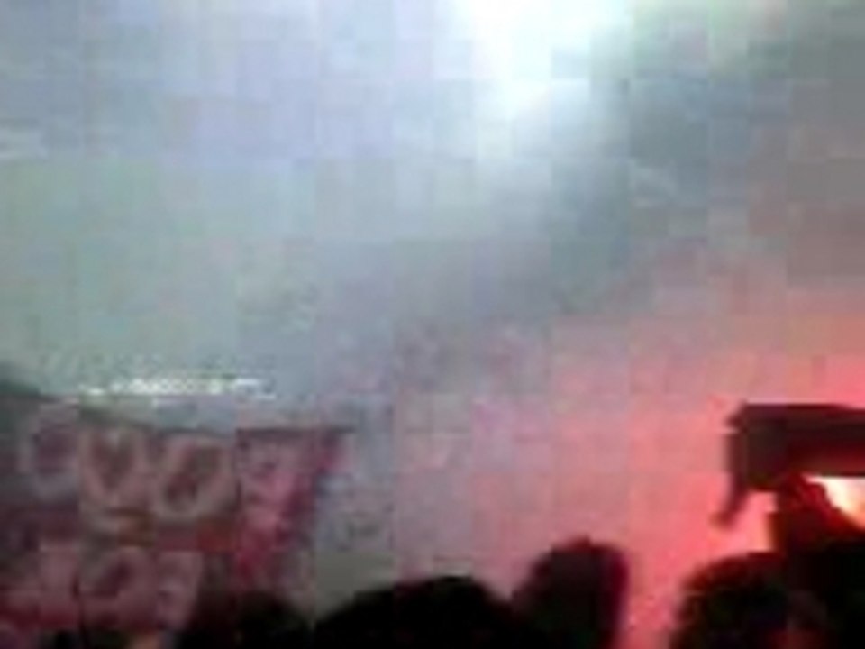 PSG-troyes et tous le virage chante et tous le virage chante