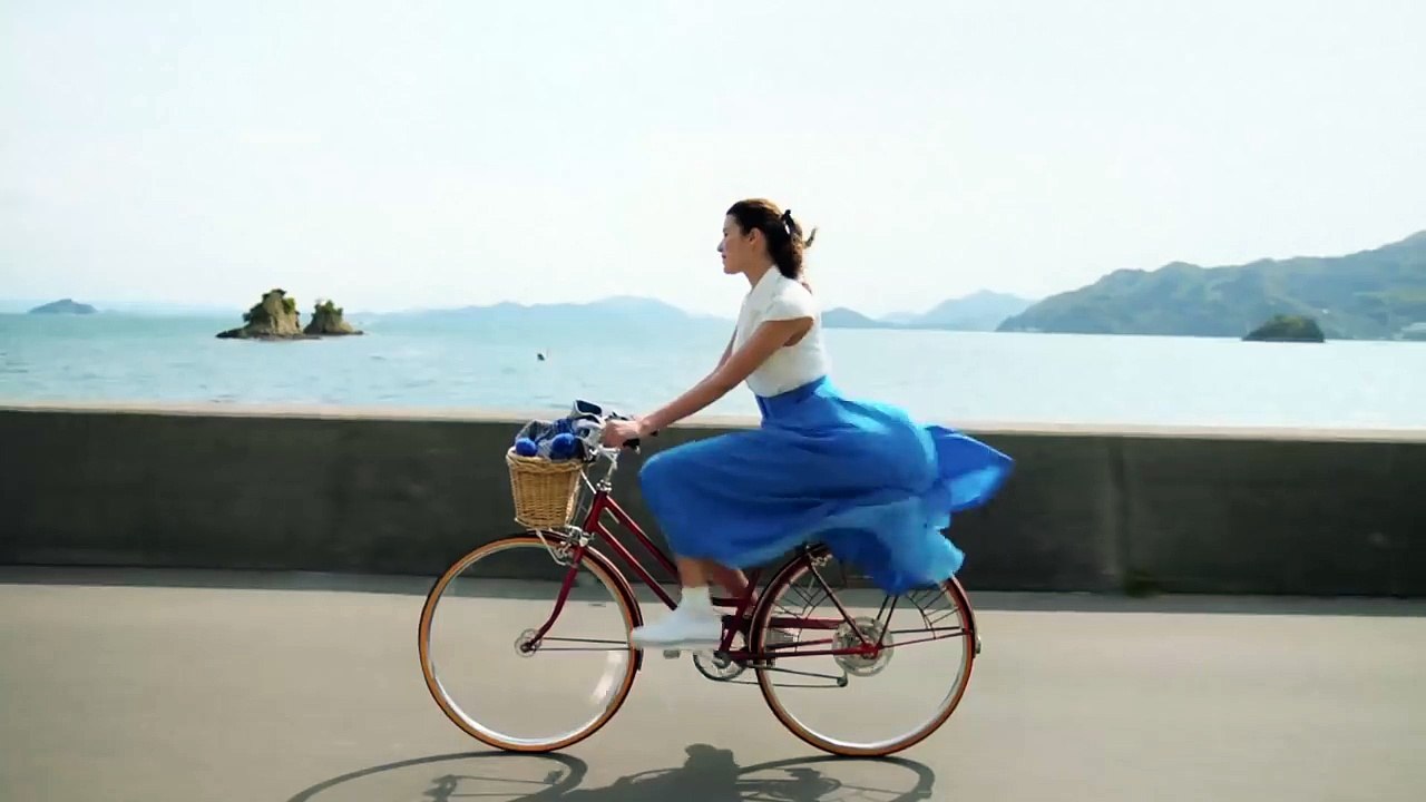 オランジーナ『先生登場』篇 30秒 サロメ・デ・マート 木村文乃 佐藤二朗 小峠英二 サントリー CM