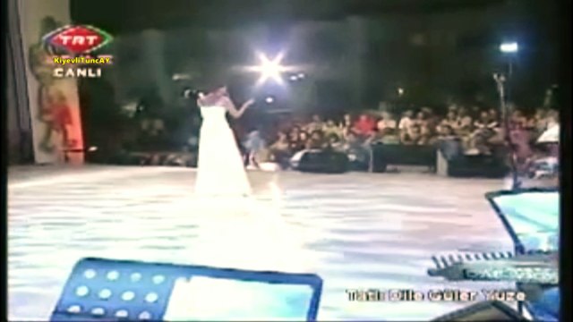 Sevcan Orhan - Saçlarını taramışsın sarı renge boyamışsın