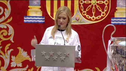 Cifuentes anima a Juanfran: "Los mejores lo son en circunstancias adversas"