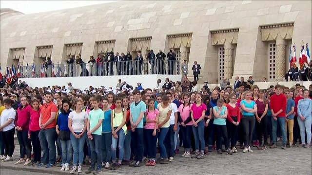 Hollande y Merkel conmemoran centenario de la batalla de Verdún