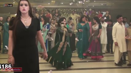 mujra THA YAKEEN - PUNJABI WEDDING MUJRA PARTY 2016,pakistani mujra