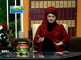 Female Host Couldnot Control Her Laugh After Listening to National Anthem Sung by Pathan