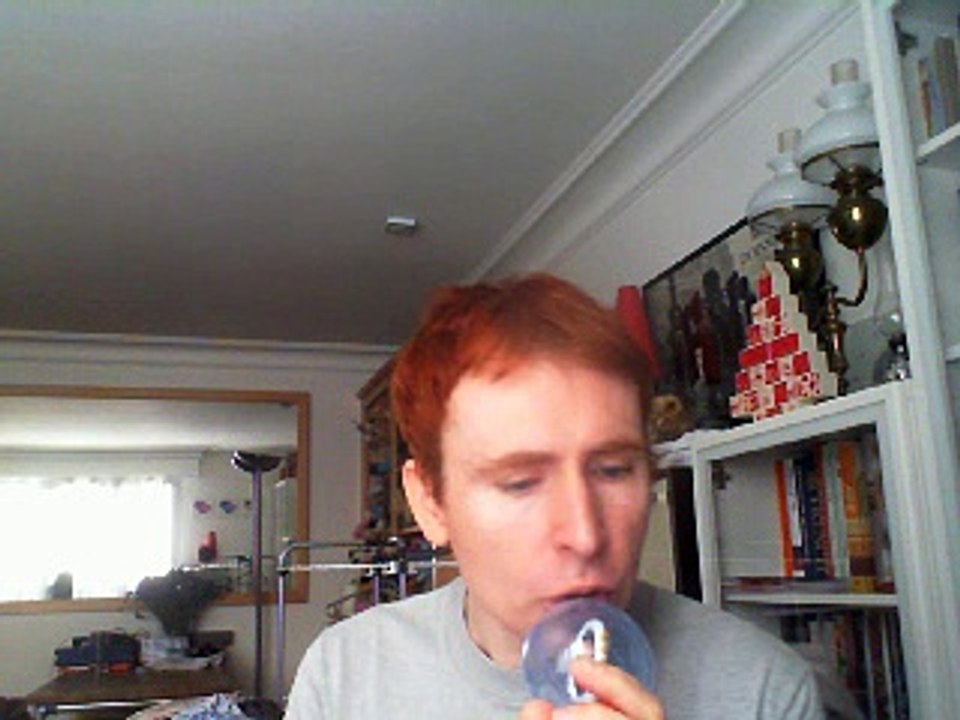 Wiwi égratigne "qu'est ce que ça fait" de Simon Saguy