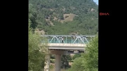 Sakarya Köprüden Sakarya Nehri'ne Böyle Atladı