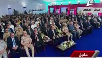 بالفيديو..السيسى مداعبا أحد قادة الجيش:"لما بنقول للجيش أعمل حاجة محدش بيشكك فيها"