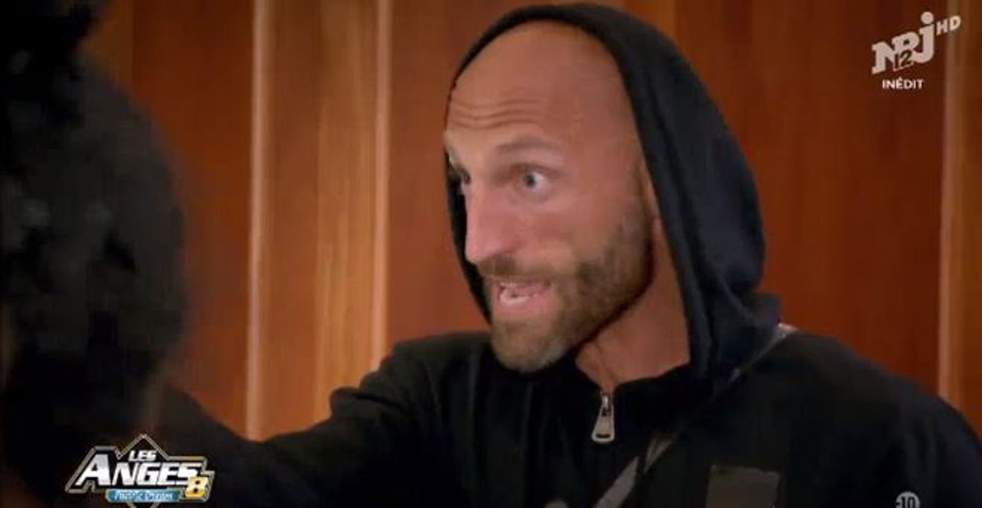 Les Anges 8 : Jeff devient fou en apprenant qu’Andréane et Aurélie sont en couple (vidéo)
