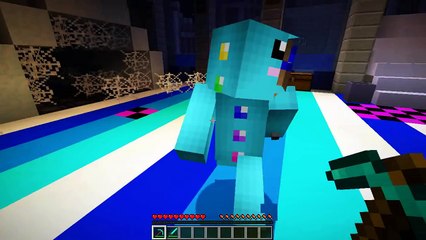 Minecraft - FNAF IN THE CASTLE : FINDING FREDDY FAZBEAR!