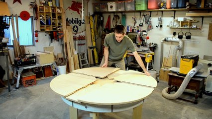 Cela ressemble à une table ronde ordinaire...mais attendez de voir ce que l'on peut faire avec !