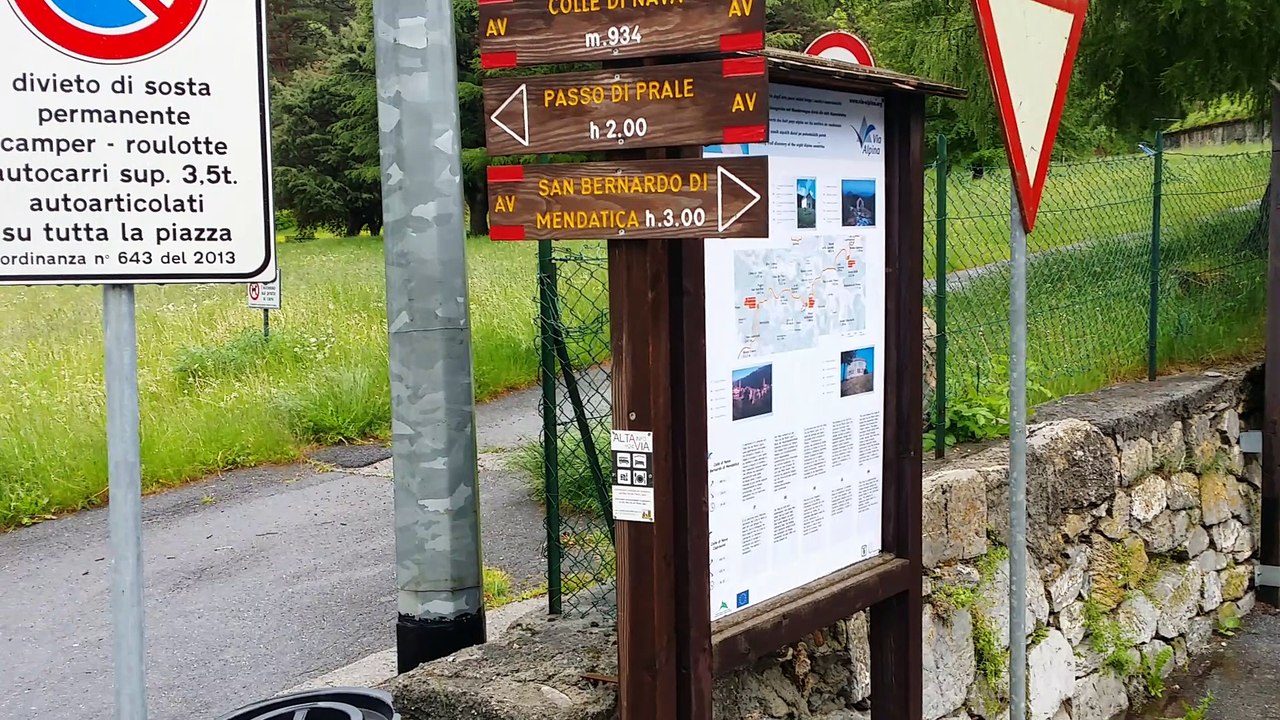 Colle di Nava, Pornassio (Imperia), i forti ottocenteschi da Hotel Lucciola