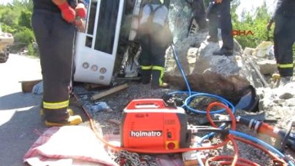 Antalya Devrilen Kamyonda Sıkışan Sürücü Kurtarıldı