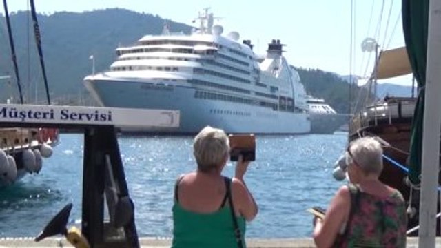 Marmaris'e İki Kruvaziyer Gemisi Yanaştı
