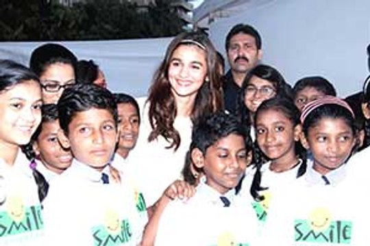 Alia Bhatt wins hearts and smiles!