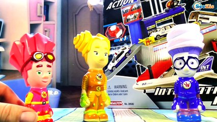 ФИКСИКИ. Мультики с игрушками. Шпуля, Игрек и Фаер устанавливают игрушечный аэропорт. Серия 15