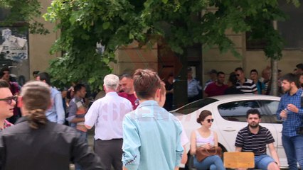 Protestojnë artistët në Kumanovë, kërkojnë paralele shqip në muzikë