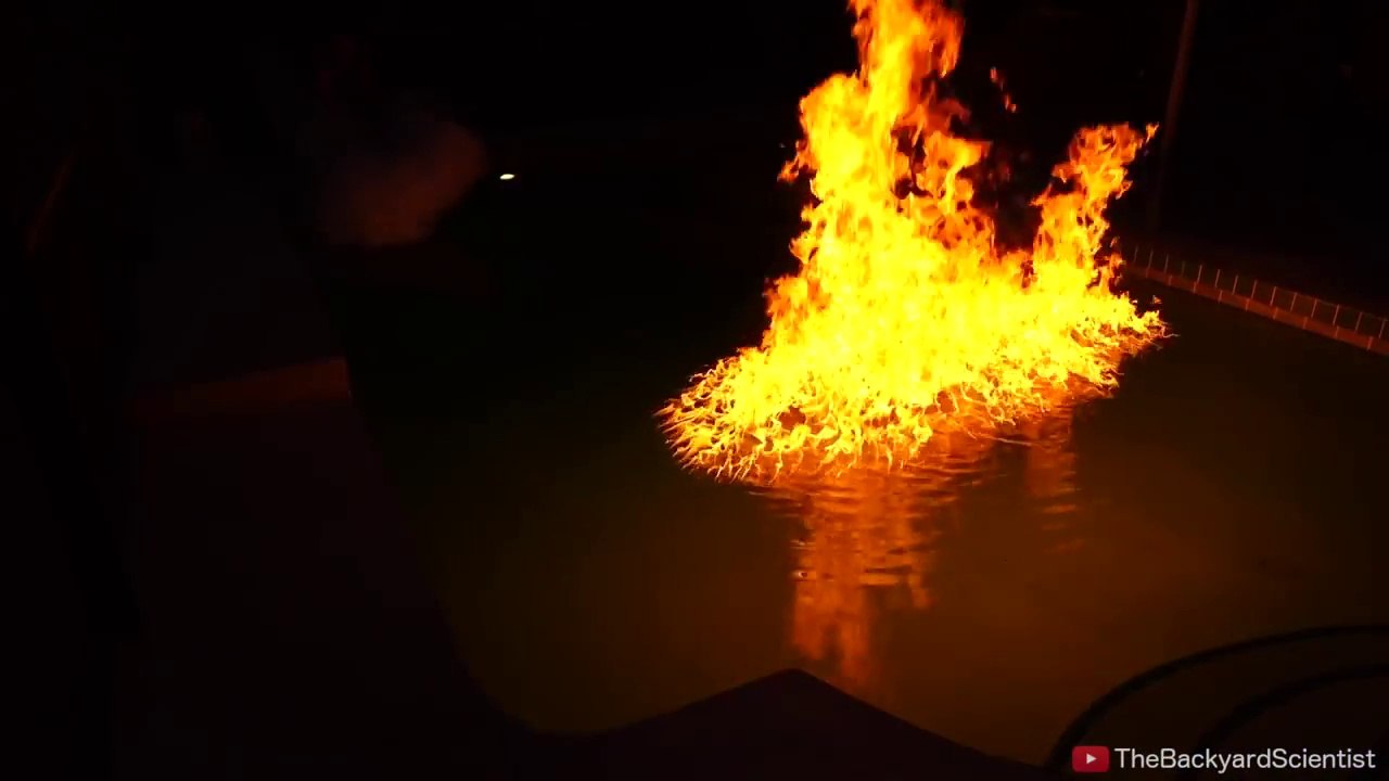 Mettre le feu à une piscine
