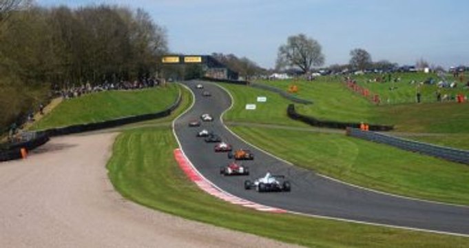 Takla Atarak Kaza Yapan Formula Pilotu Ölümden Döndü