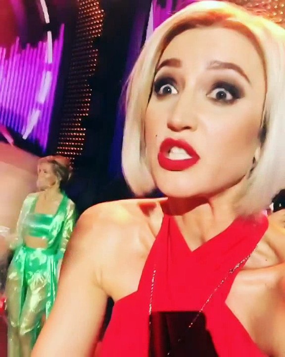 Ольга Бузова на премии Ру-ТВ (29.05.2016)