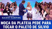 Moça da plateia pede para tocar o paletó de Silvio Santos