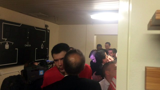 Ο Σπανούλης με τη σημαία του Ολυμπιακού