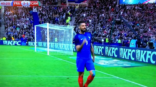 Magnifique reprise de volée sur un sublime centre de Pogba