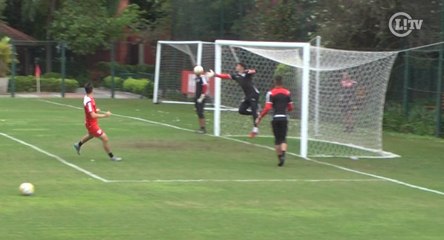 Tải video: Denis faz milagres em treino do São Paulo