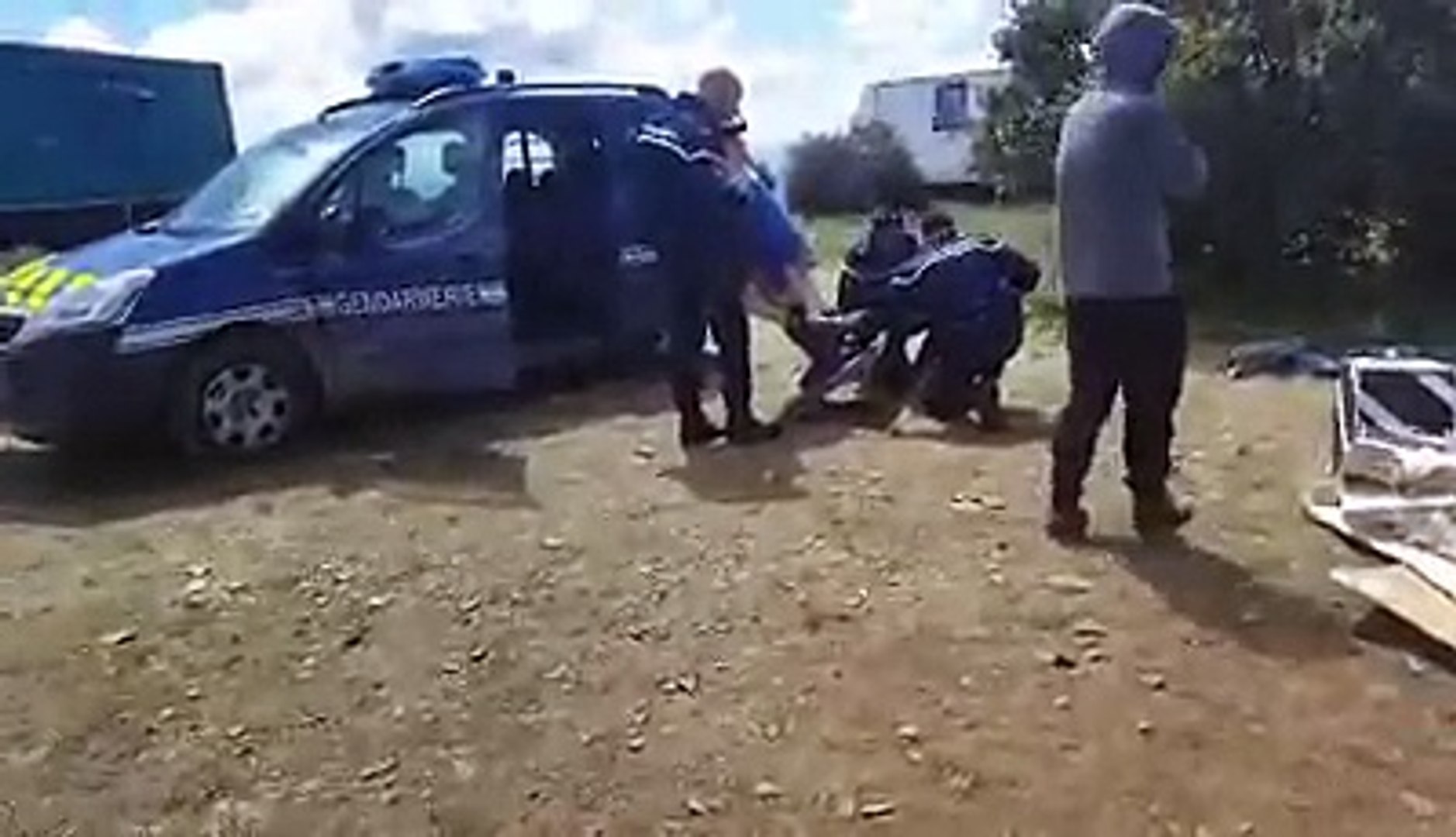 Pedro le playmobil embarqué par la gendarmerie - Vidéo Dailymotion