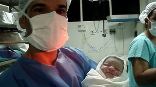 Nascimento da Tamires 24 08 08_Primeiro conato com a família