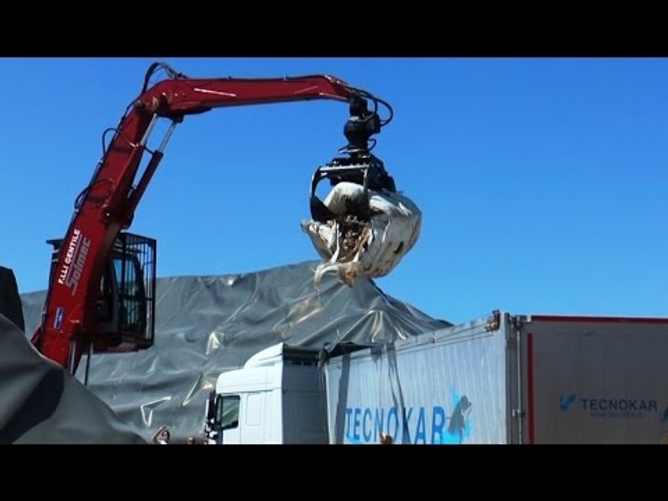 Giugliano/Villa Literno - Ecoballe, al via la rimozione (30.05.16)