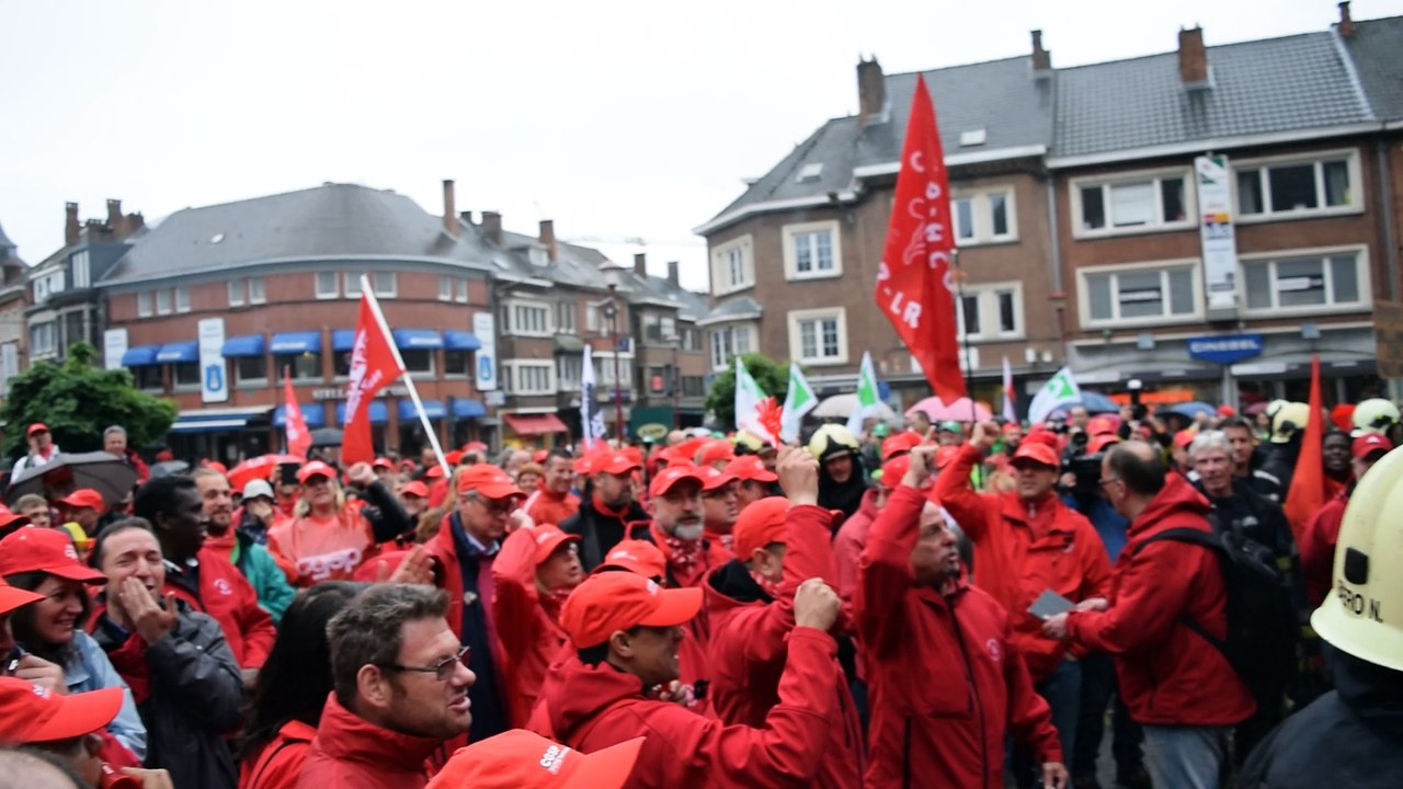 Grève des services publics: environ 400 personnes manifestent à Wavre (3)