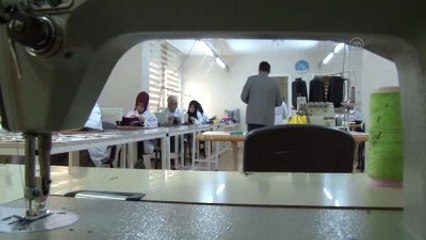 Hayalleri İçin "Teyel" Atıyorlar