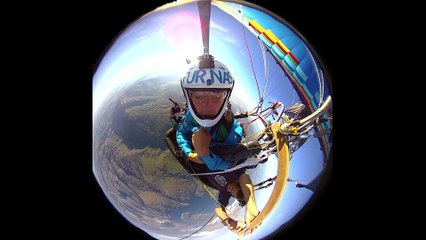 Caio Afeto apresenta salto de base jump de um balão