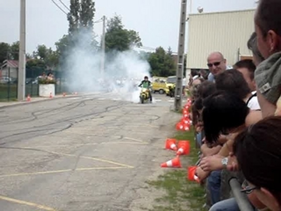 stunt 2007 burn pneu eclate